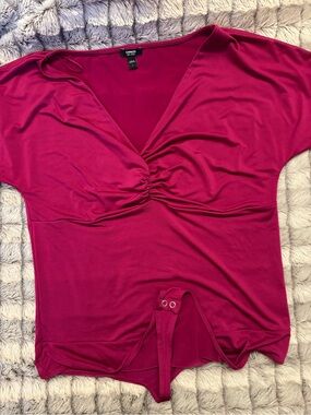 Express Women's Magenta V-Neck Ruched Bodysuit